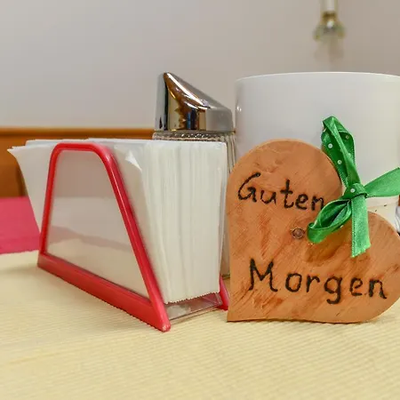 Apartment Fruehstueckspension Zippo