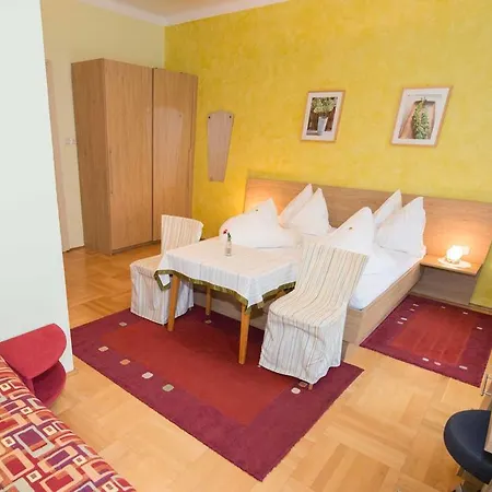 Apartment Fruehstueckspension Zippo